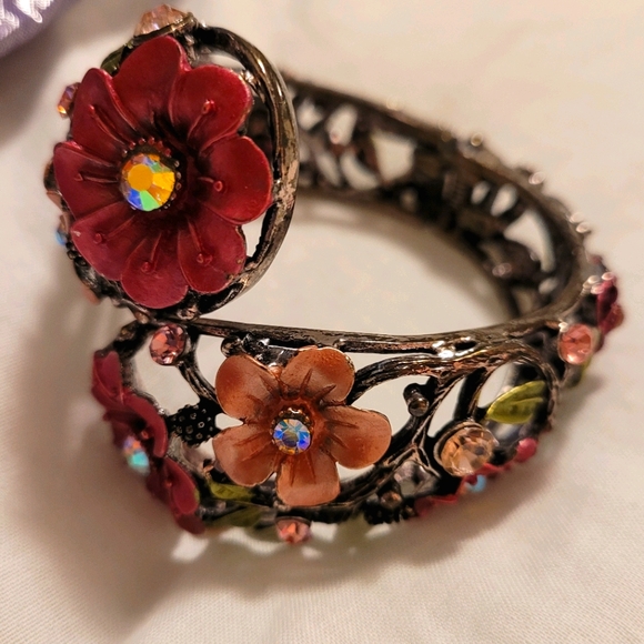 Metal Rose Bracelet - Picture 1 of 6